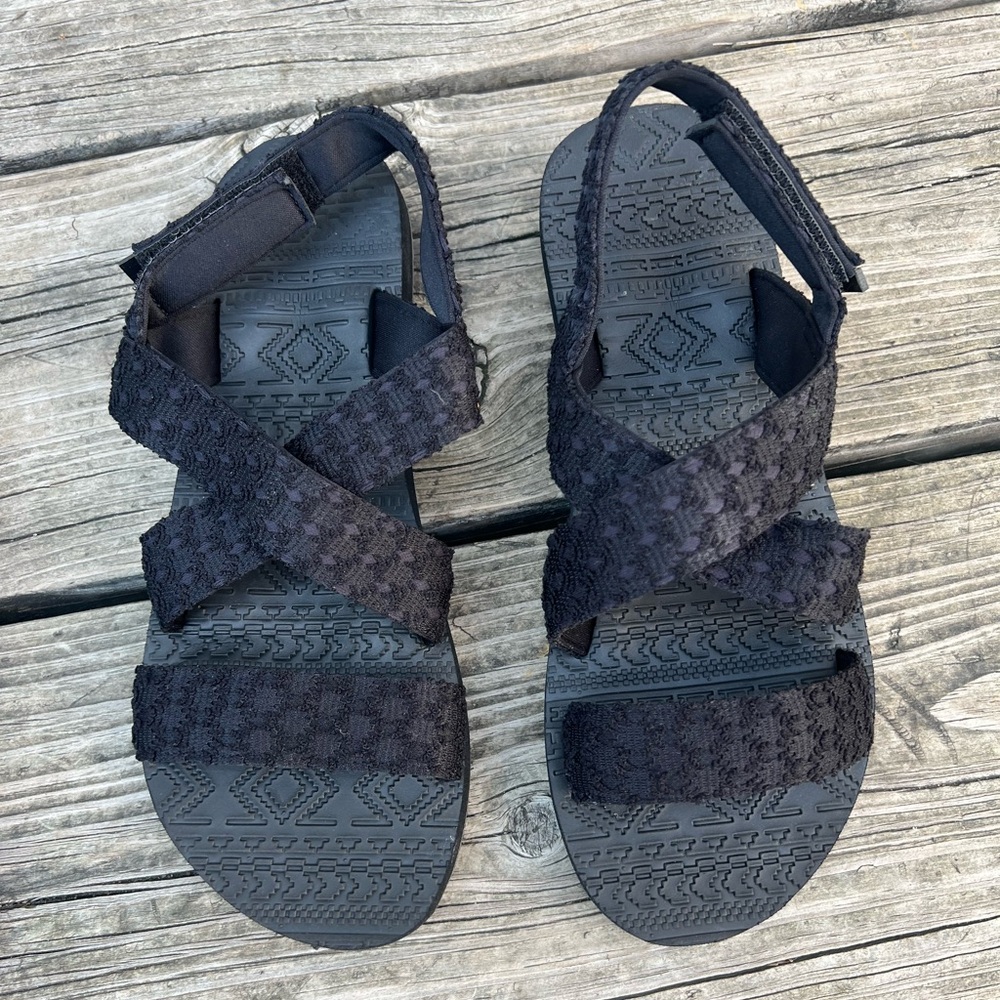 Muk Luks sandals size 11 women’s